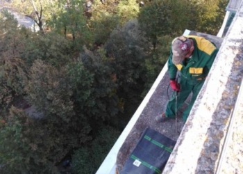 У Тернополі перевіряють та ремонтують дахи будинків