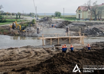 На Тернопільщині відновлюють зруйнований шляхопровід через річку Серет