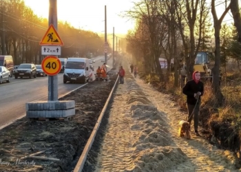 Ремонт триває: у Тернополі продовжують капітальний ремонт із розширенням проїздної частини дороги