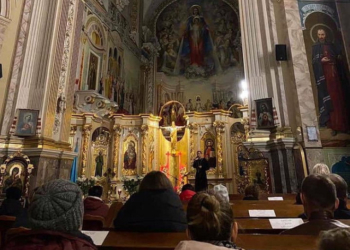 У Тернополі проводили вечірні молитви на вервиці через соціальні мережі