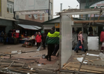 На Тернопільському ринку демонтують незаконні споруди