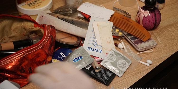 Година послуг вартувала 1200 гривень: сутенершу та її чотирьох “підопічних” викрили у Тернополі (Відео)
