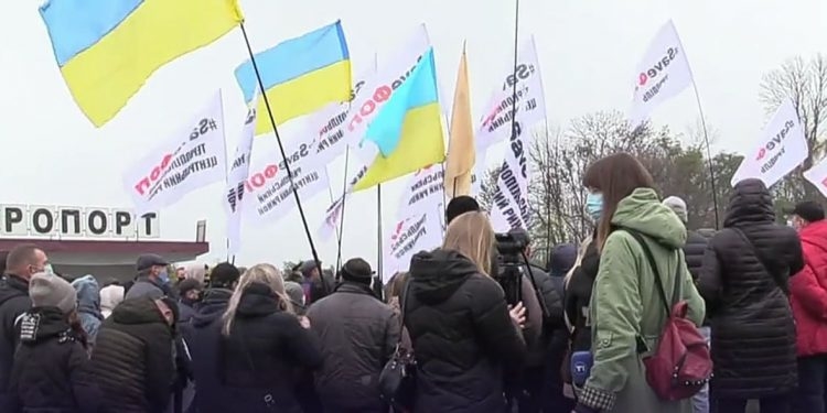 “#SaveФОП”: у Тернополі протестують підприємці – що вимагають