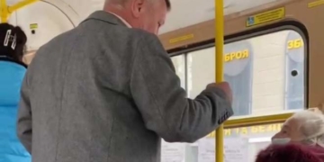 “Їдь у свій Львів чи Тернопіль і там свисти!”: в Одесі чоловік накинувся на україномовну жінку (Відео)