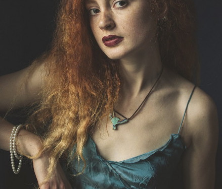 Нова пісня-пиріжок від загадкової співачки Ольвії дебютувала на радіо