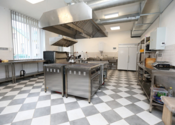 У тернопільській школі №8 зробили ремонт в їдальні та оновили обладнання у харчоблоці