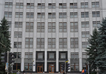 “Наше першочергове завдання — зберегти здоров’я людей”, — заявили у Тернопільській ОДА