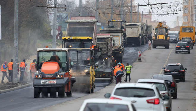 Активно триває робота: як у Тернополі розширюють проїздну частину