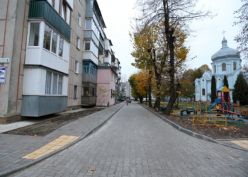 У Тернополі відремонтували ще один двір (Фото)