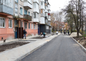 У Тернополі тривають капітальні ремонти прибудинкових територій