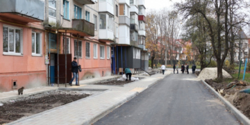 У Тернополі тривають капітальні ремонти прибудинкових територій