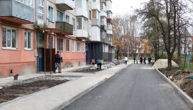 У Тернополі тривають капітальні ремонти прибудинкових територій