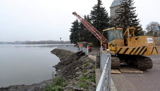 У Тернополі очищають місцевий став