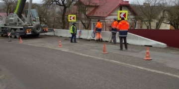 На Тернопільщині роблять безпечним “крутий” дорожній поворот