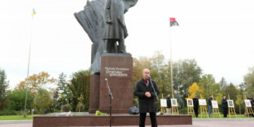 Громада Тернополя вимагає повернення Степанові Бандері звання Героя України