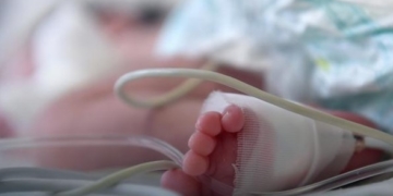 То щуряча отрута, то кислота: на Тернопільщині батьки знущаються над дворічною донькою