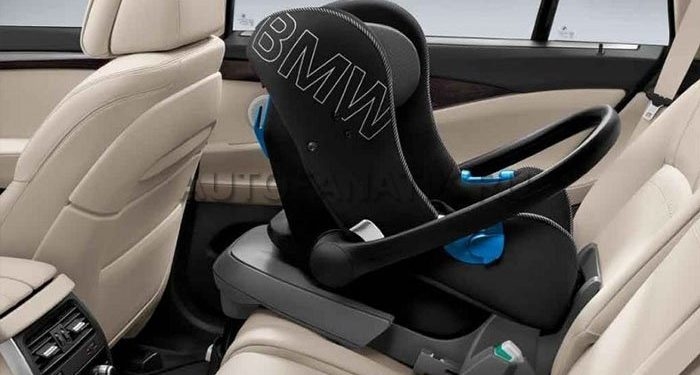 У Тернополі дитину, яка потрапила у ДТП, від серйозних травм врятувало автокрісло