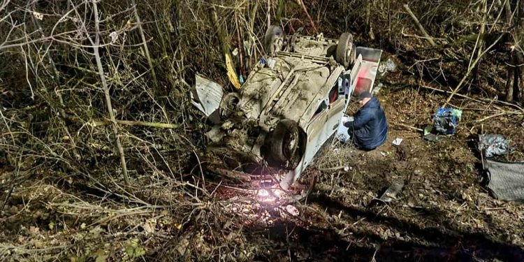 Поблизу Тернополя авто злетіло у прірву: в салоні була дитина (Фото)