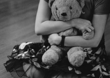 На Тернопільщині пенсіонер розбещував малолітню дитину