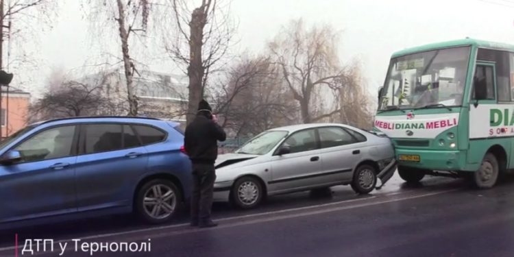 У Тернополі чергова ДТП за участю маршрутки