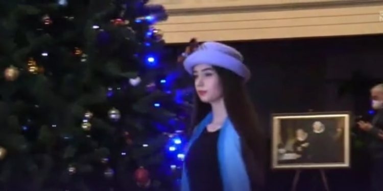 У Тернополі відбувся благодійний показ “Капелюшки – як у королеви”