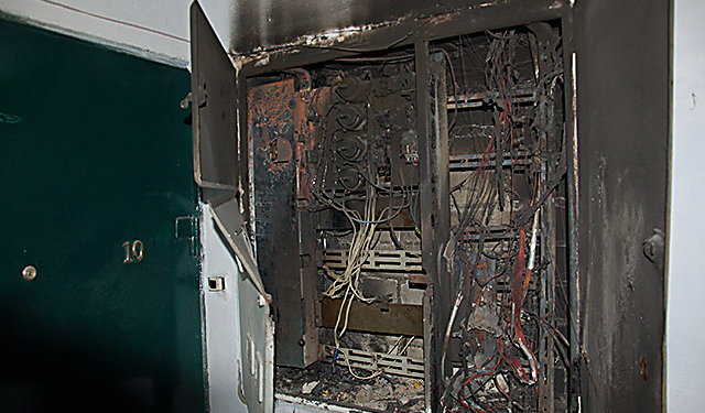 У Тернопільських багатоповерхівках ремонтують електрощитові