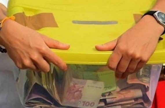 Житель Тернопільщини викрав з аптеки, розташованої в Почаєві, скриньку для пожертв