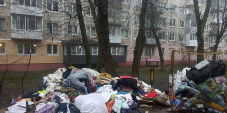 Культура поведінки: у Тернополі серед ночі роблять стихійні сміттєзвалища