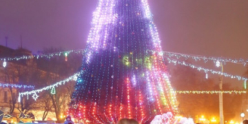 У Тернополі засяяла новорічна красуня