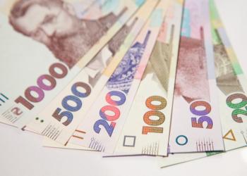 Близько 12 тисяч осіб отримали по 8000 гривень