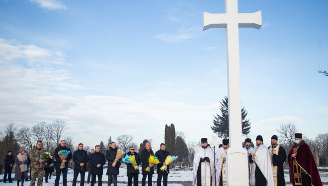 У Тернополі на Микулинецькому кладовищі відбулися поминальні заходи
