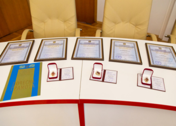 В обласній адміністрації нагородили переможців конкурсу «Кращий заклад загальної середньої освіти – 2020»