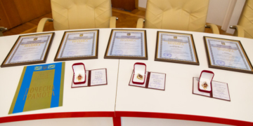 В обласній адміністрації нагородили переможців конкурсу «Кращий заклад загальної середньої освіти – 2020»