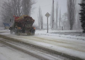 На дорогах Тернопільщини цієї ночі працювали 150 спецавтомобілів