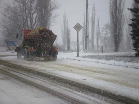 На дорогах Тернопільщини цієї ночі працювали 150 спецавтомобілів