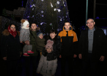 Відома сім’я з Тернопільщини роздала подарунки за перемогу в різдвяному конкурсі