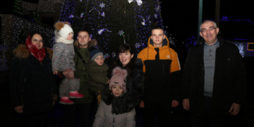 Відома сім’я з Тернопільщини роздала подарунки за перемогу в різдвяному конкурсі