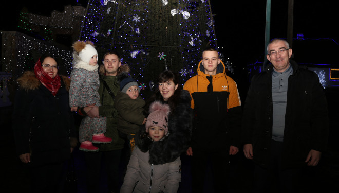 Відома сім’я з Тернопільщини роздала подарунки за перемогу в різдвяному конкурсі