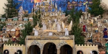 У Тернополі встановили найбільшу в Україні шопку (Відео)