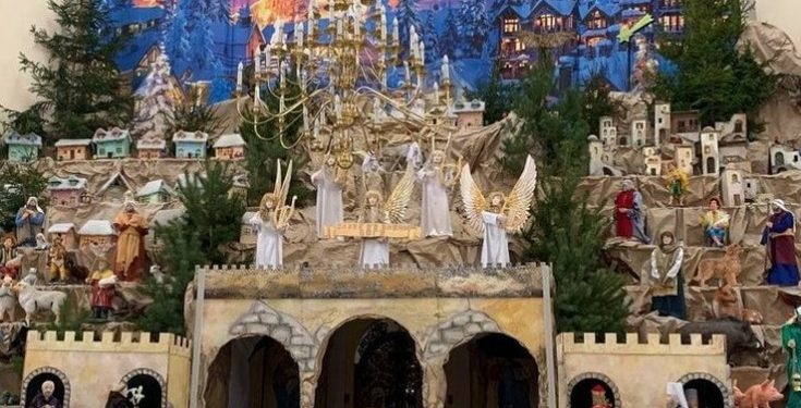 У Тернополі встановили найбільшу в Україні шопку (Відео)