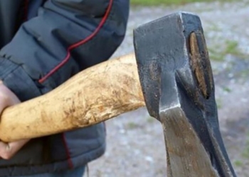 На Тернопільщині чоловік вдарив сокирою в живіт знайомого екс-дружини