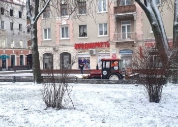 У Тернополі цілу ніч комунальники розчищали місто