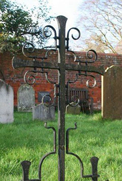 Скрута доводить: на Тернопільщині почали красти речі із цвинтарів