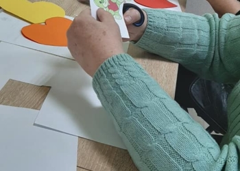 У Тернополі жителі поважного віку займалися виготовленням святкових подарунків