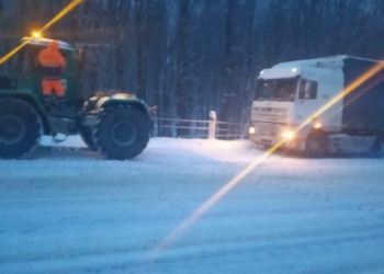На Тернопільщині протягом доби більше півсотні вантажівок звільнили із снігового полону