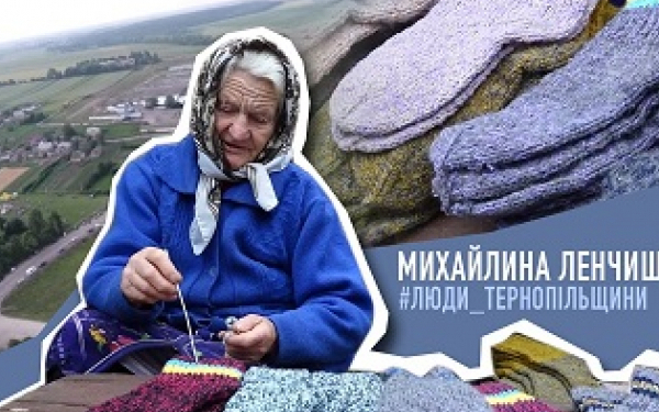 86-річна пенсіонерка з Тернопільщини в’яже шкарпетки для воїнів АТО/ООС