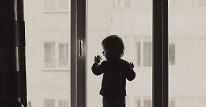 У Тернополі патрульні врятували маленького хлопчика, який випадав з балкону