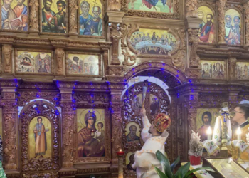 На Тернопільщині освятили різьблений іконостас