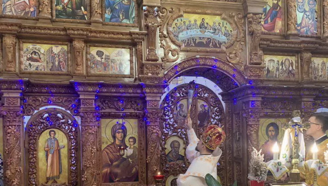 На Тернопільщині освятили різьблений іконостас