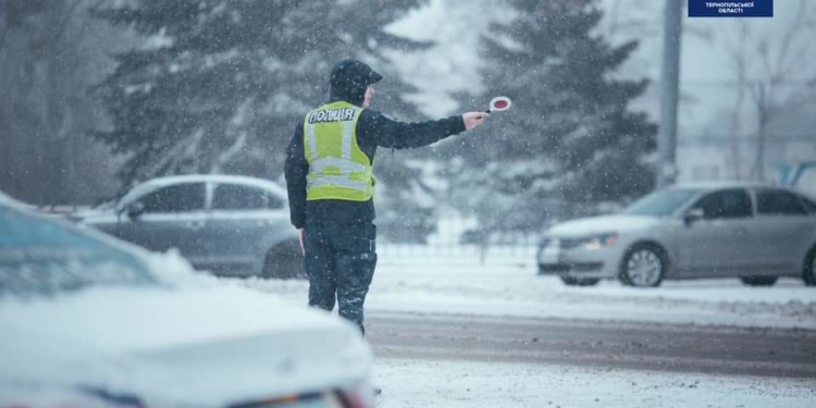 Через негоду на Тернопільщині обмежили рух транспорту: куди неможливо проїхати?